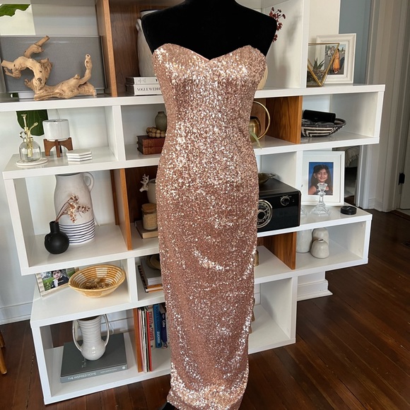 Rose gold sequin dress in size medium - Picture 3 of 11